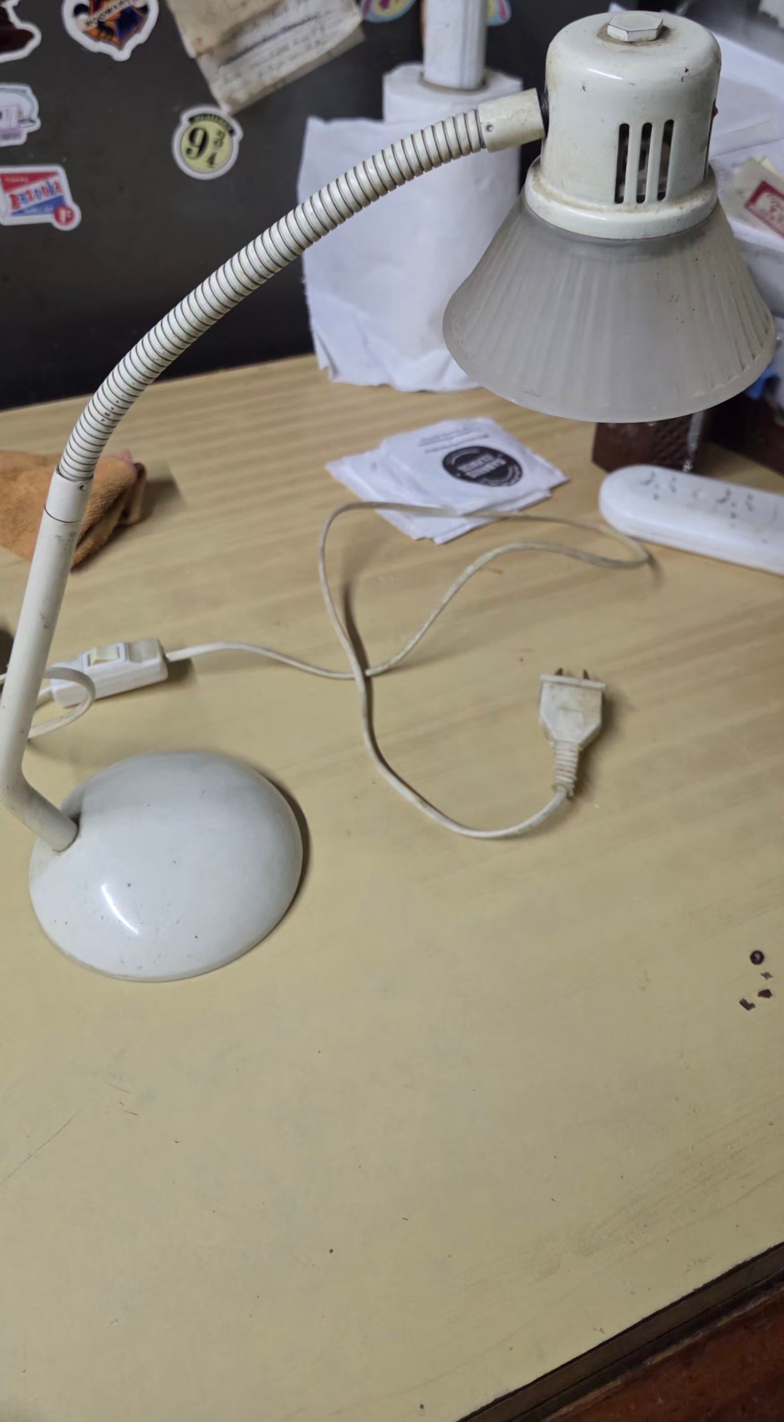 Lampara blanca escritorio